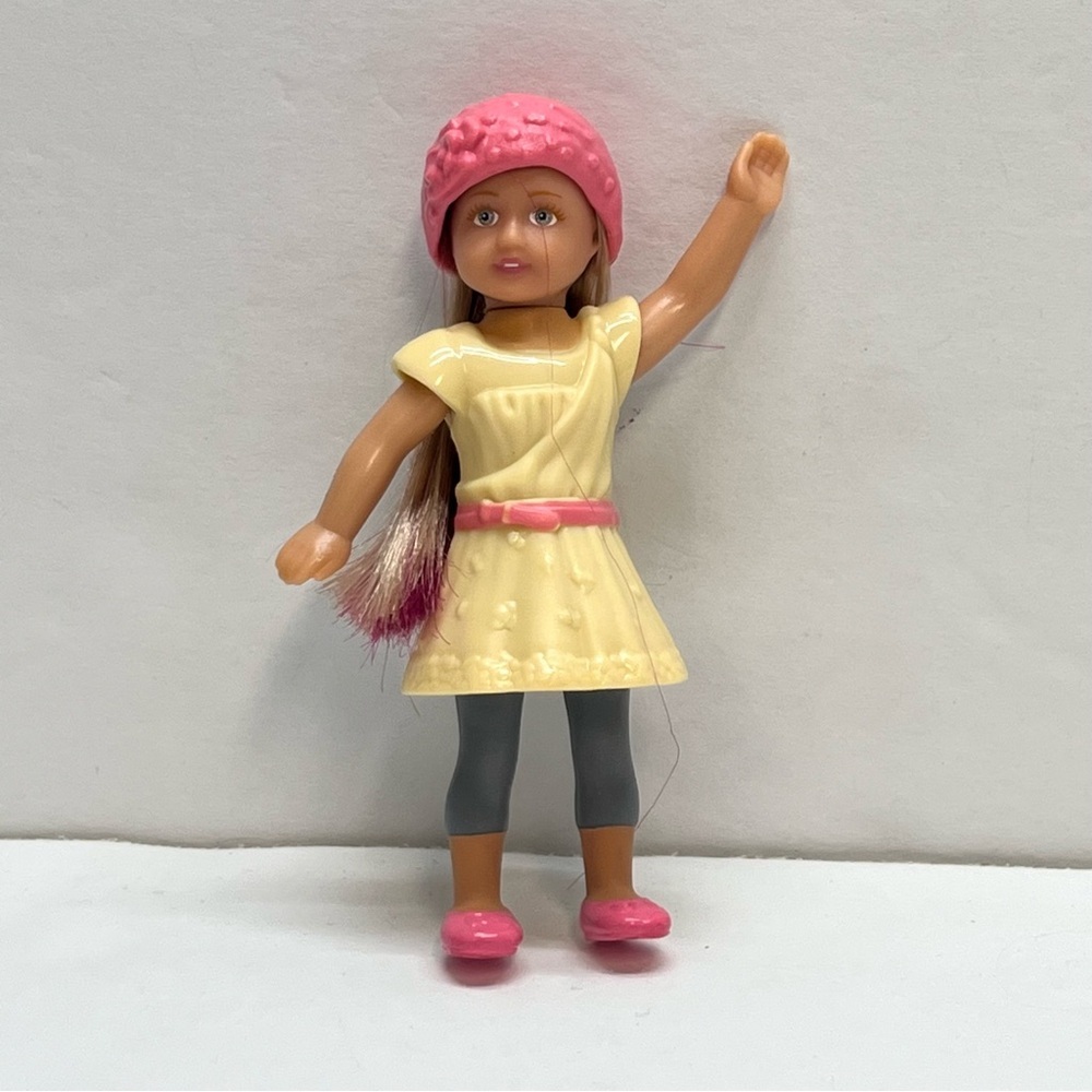 mcdonalds american‎ girl doll isabelle palmer 2014 happy meal toy yellow pink